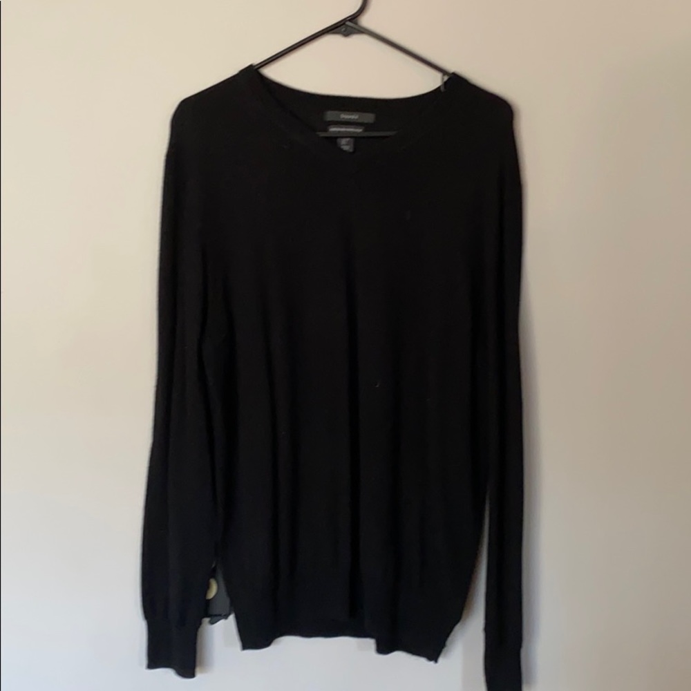 Tahari v-neck sweater
